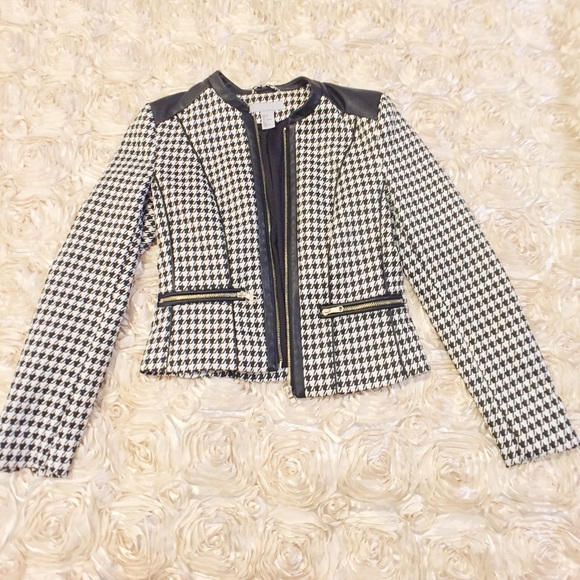 H&M Jackets & Blazers - ‼️SOLD ON OFFERUP‼️ H&M Houndstooth Blazer